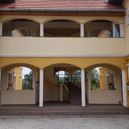 Katica Apartman Apartment