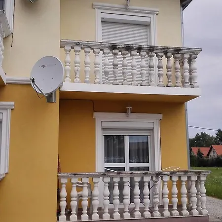 Katica Apartman Apartment Kehidakustany